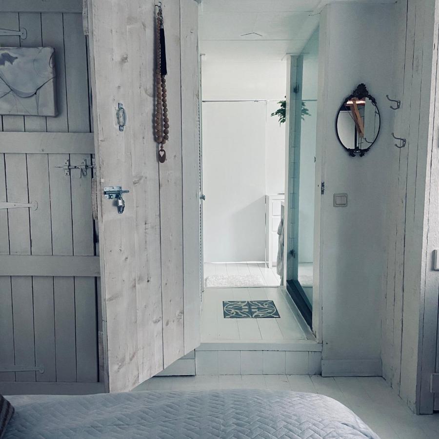 Houseboat Bonnie Bed & Breakfast Amsterdam Exterior photo