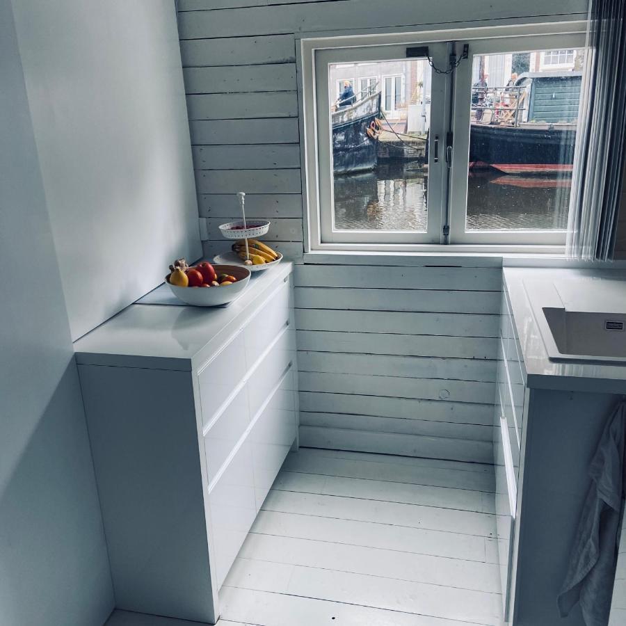 Houseboat Bonnie Bed & Breakfast Amsterdam Exterior photo